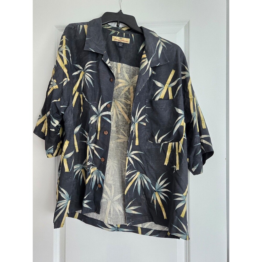 Tommy Bahama Men's Hawaiian Bamboo Print Short Sleeve Button-Up Shirt. XL